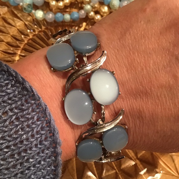 Coro Pegasus Jewelry - 1940’s Coro Pegasus Baby Blue Moonglow Bracelet